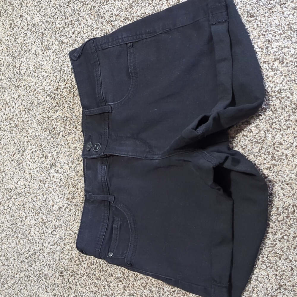Stretchy and soft black denim shorts